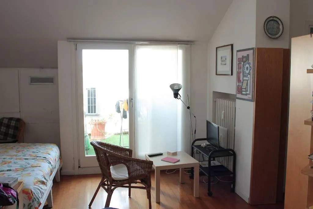 Apartment Mansardina Boheme Tra Il Duomo E L'Universita Milan Italy